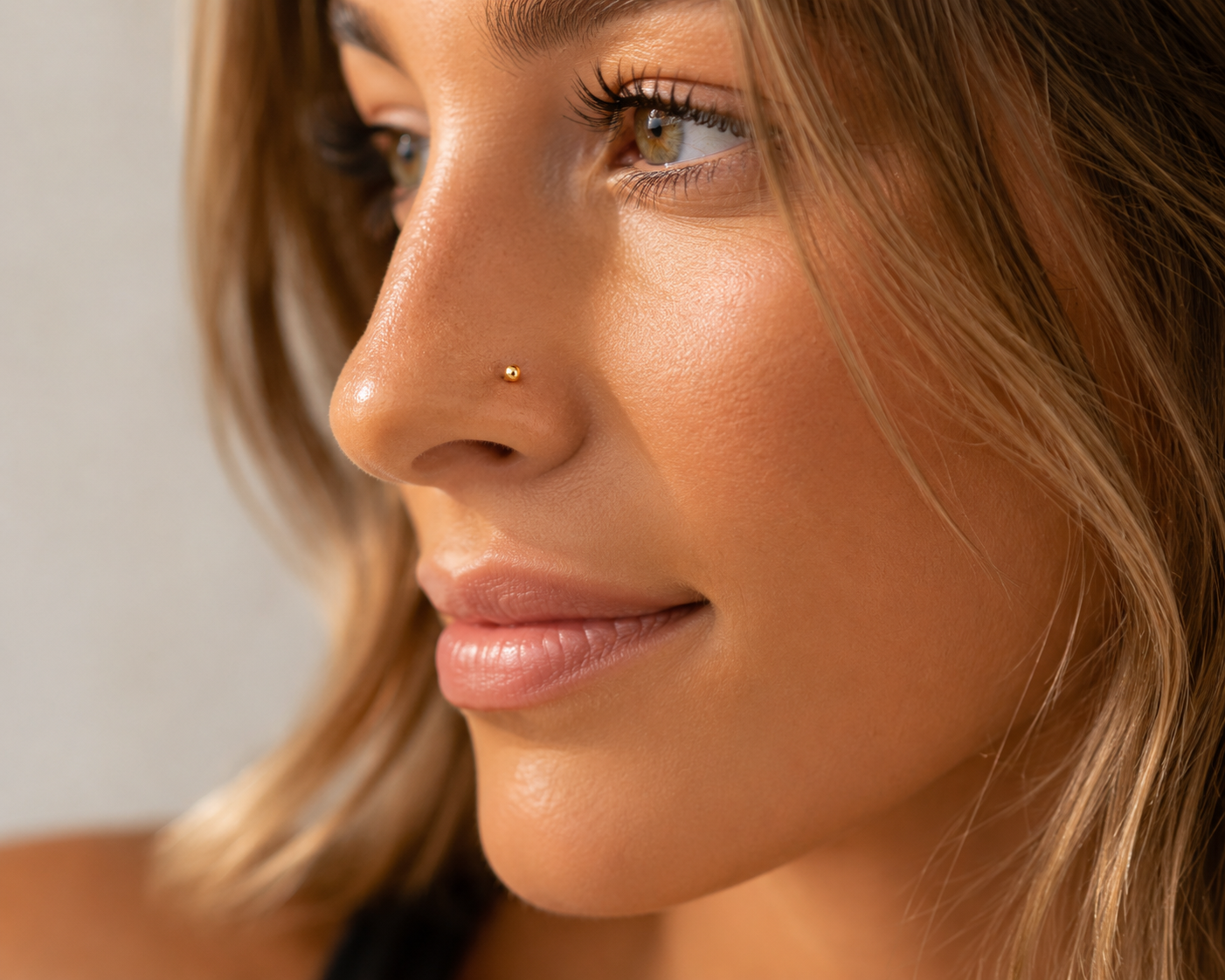 The Hayes Stud
Solid 14K Gold Nose Stud