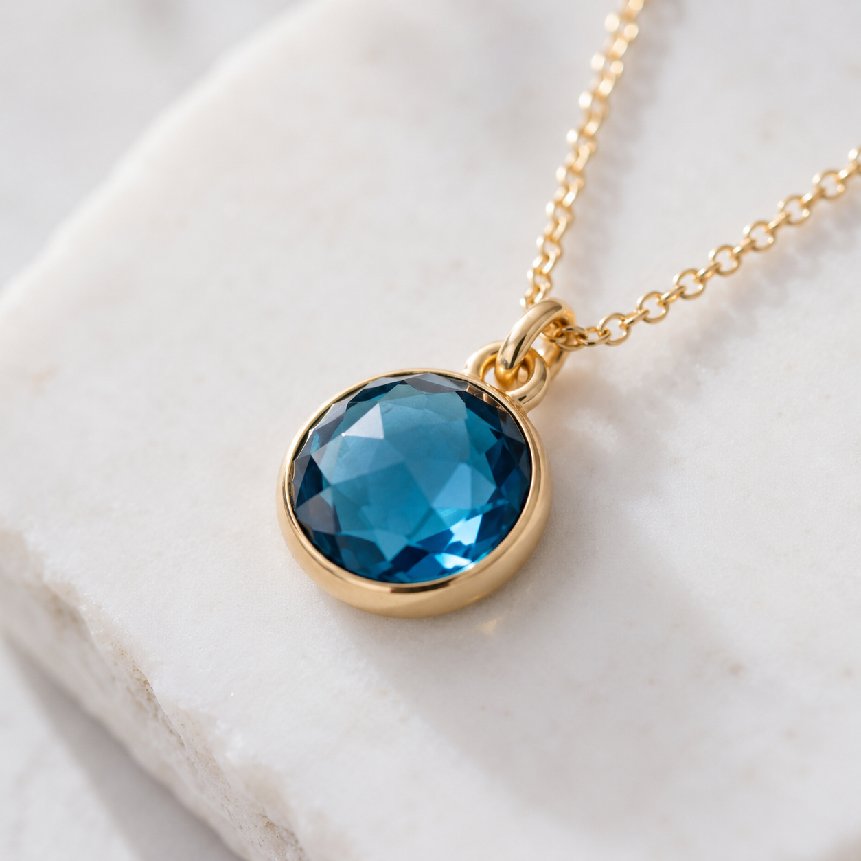 The London Blue Pendant Necklace