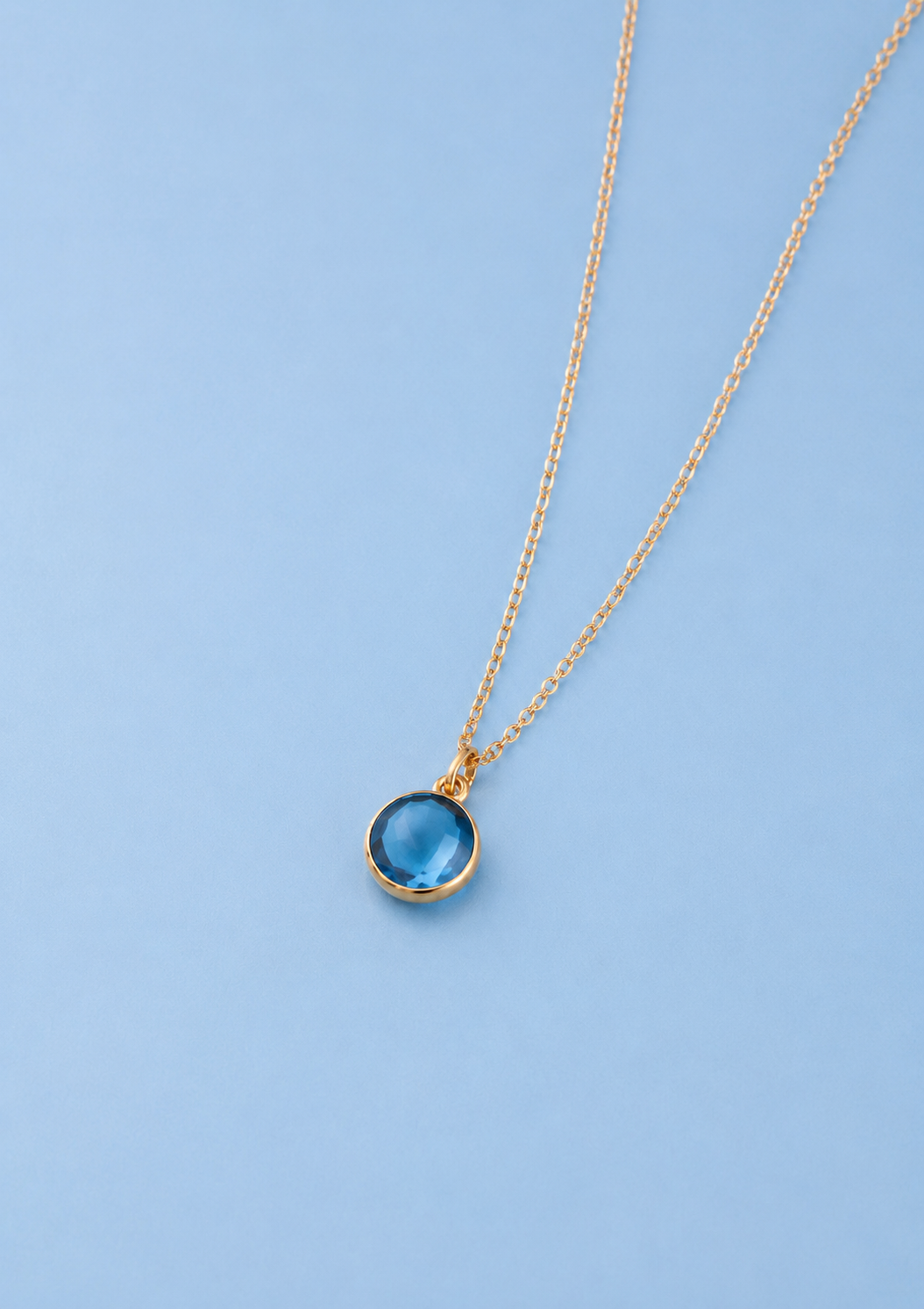 The London Blue Pendant Necklace