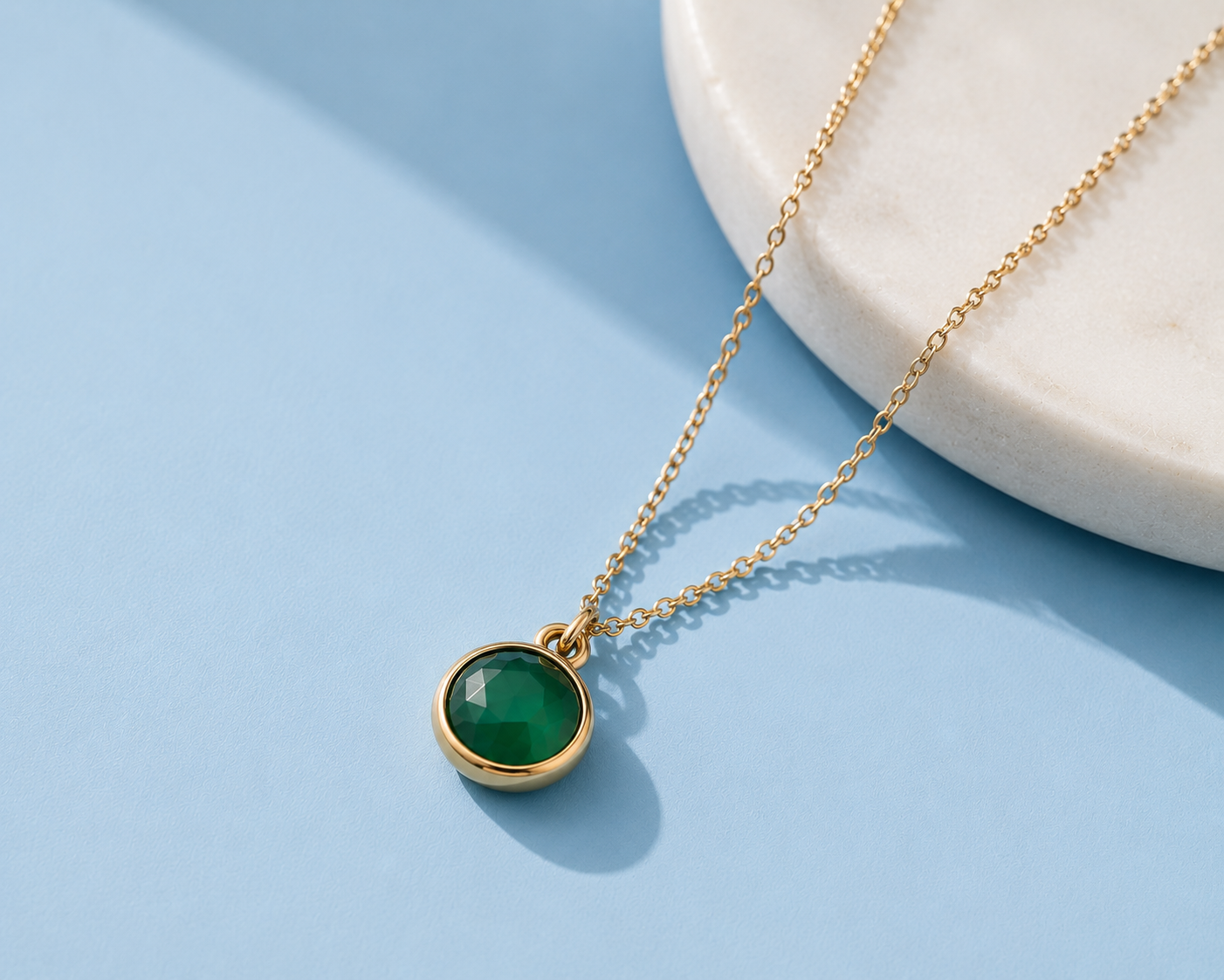 The London Blue Pendant Necklace