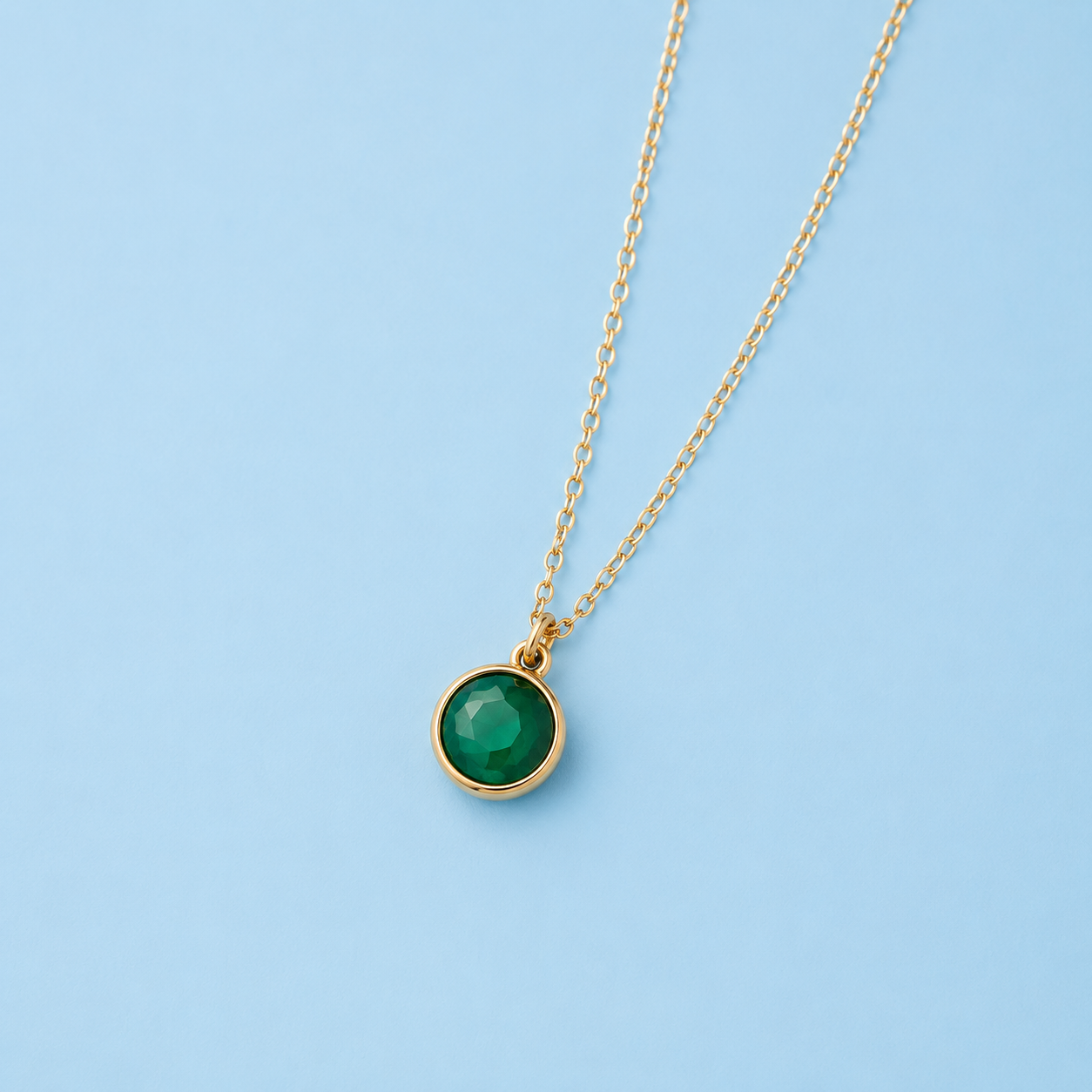 The London Blue Pendant Necklace