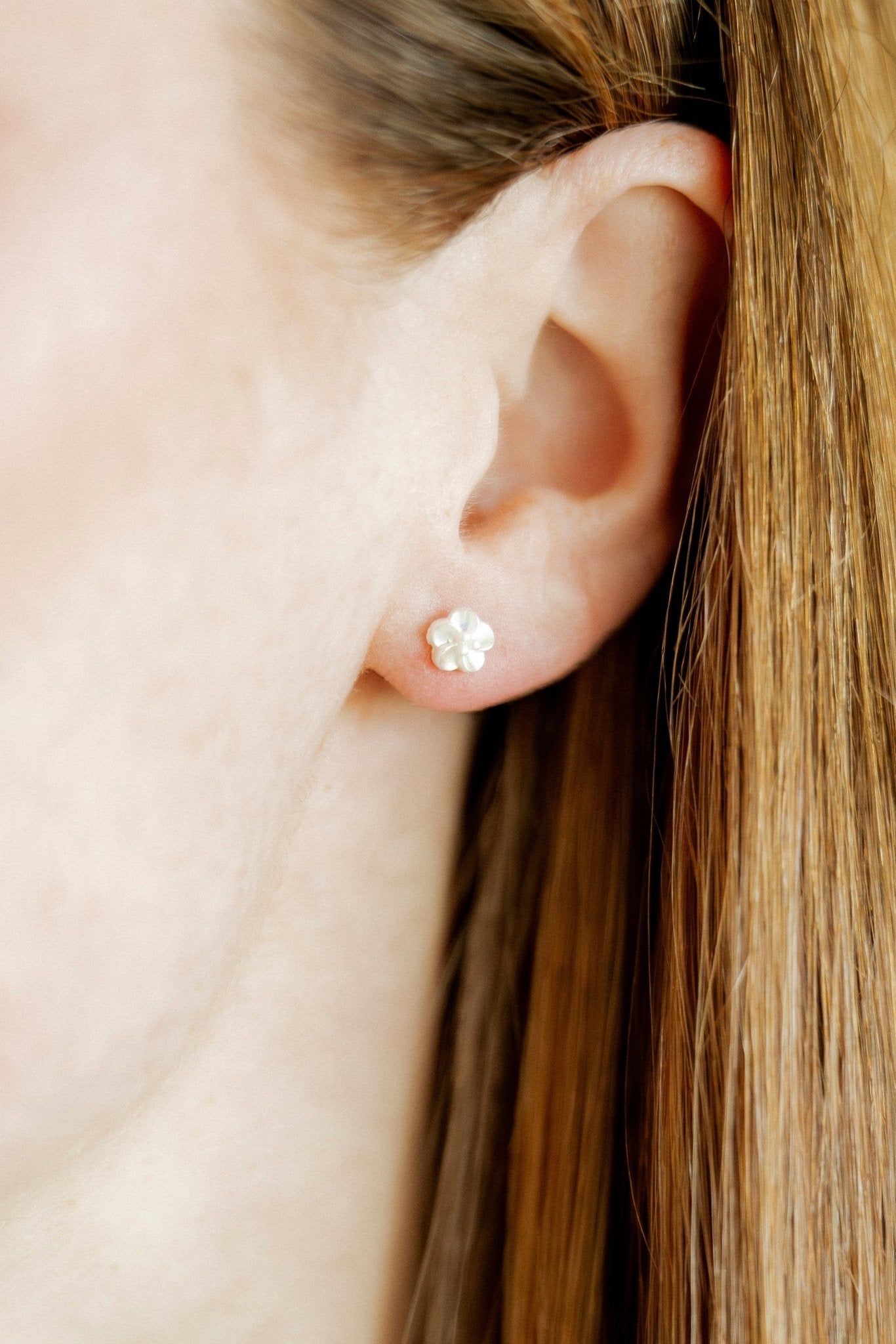 Screwback Stud Earrings - Gia